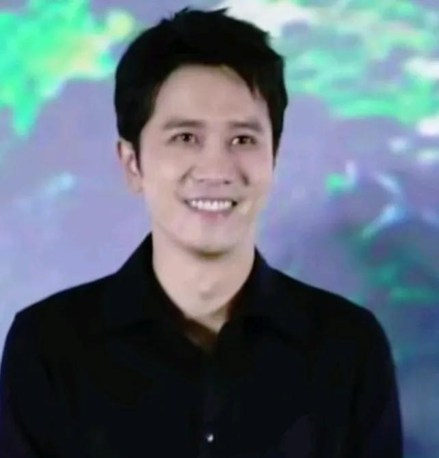 这才是内娱第一帅哥，不管是身高还是颜值都是娱乐圈中一等一的，其他艺人有身高没有颜