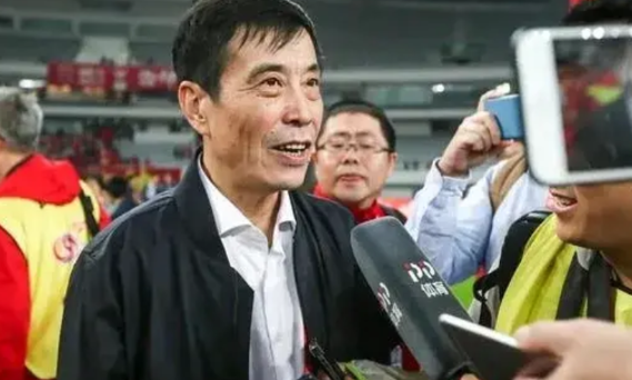 揪出黑哨、官哨背后保护伞才能还中国足球一片朗朗乾坤！
昨天率先进行的中超第9轮两
