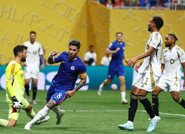 切尔西2 - 0美国球队首胜 7万座球场仅2万人观战