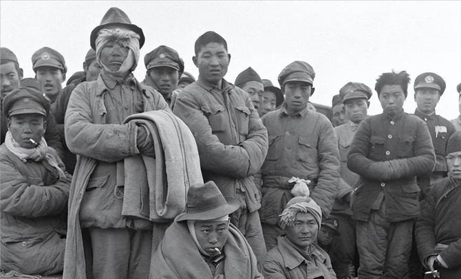 1947年8月，国民党驻盐城的师长李铁民下令将城内一百多地下党杀害，少将韩君明劝
