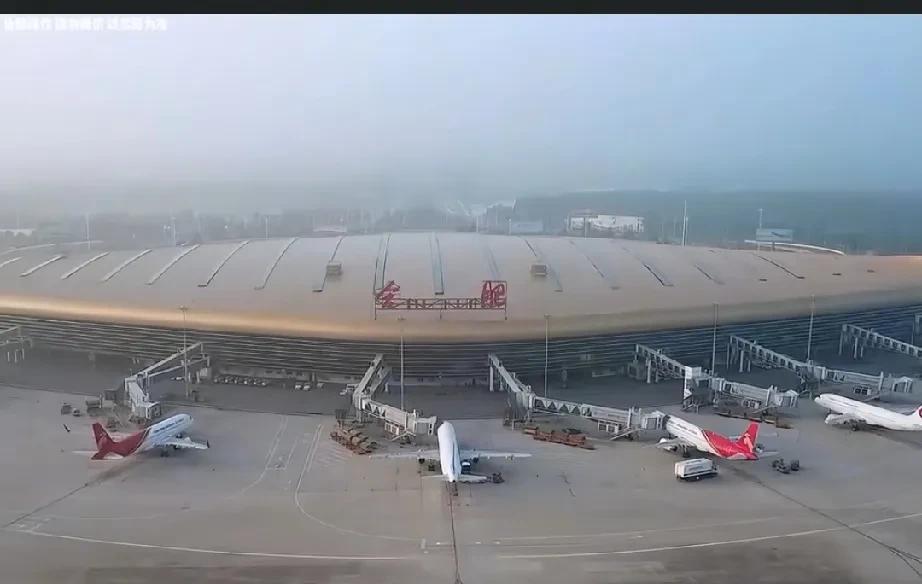 合肥新桥机场第二跑道建设计划有变，建设日期待定
合肥新桥机场是合肥市对外主要交通