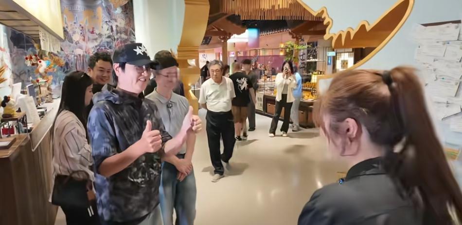 著名歌手孙楠居然是台湾tvbs前主持人翟翾的“粉丝”？
台湾知名媒体人翟翾最近在