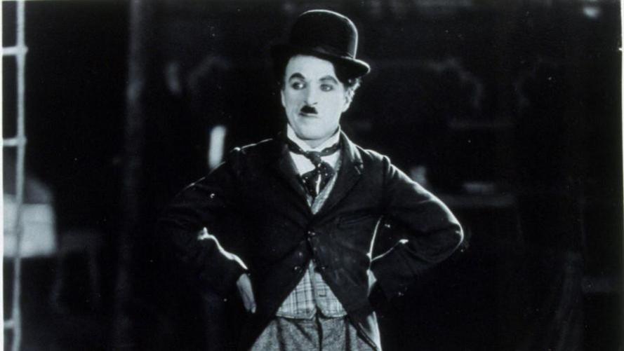 卓别林变“咸猪手”？北京环球影城丑闻曝光，外籍演员被停职调查