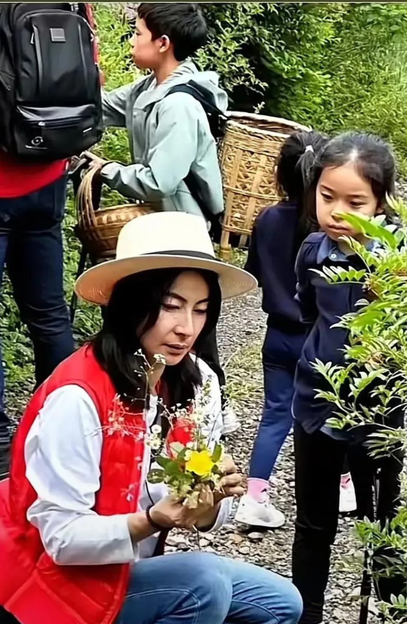 郭晶晶和霍启刚写得真好，夫妻二人都是干实事的人。短短几天的贵州调研，就看到了当地