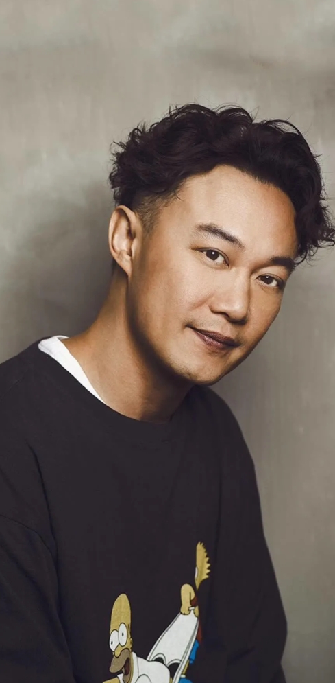 近日，陈奕迅分享了自己对死亡的看法，直言 “为什么我害怕是因为不想它那么快来”。