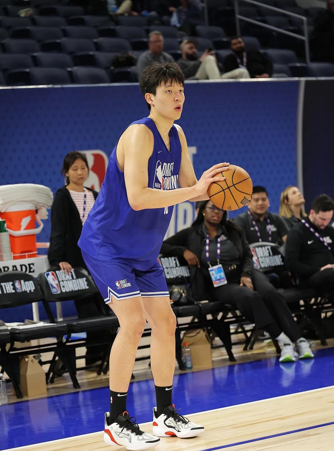 姚明、易建联、杨瀚森，三个被nba首轮选中的中国球员。不知道大家发现没有，这三人