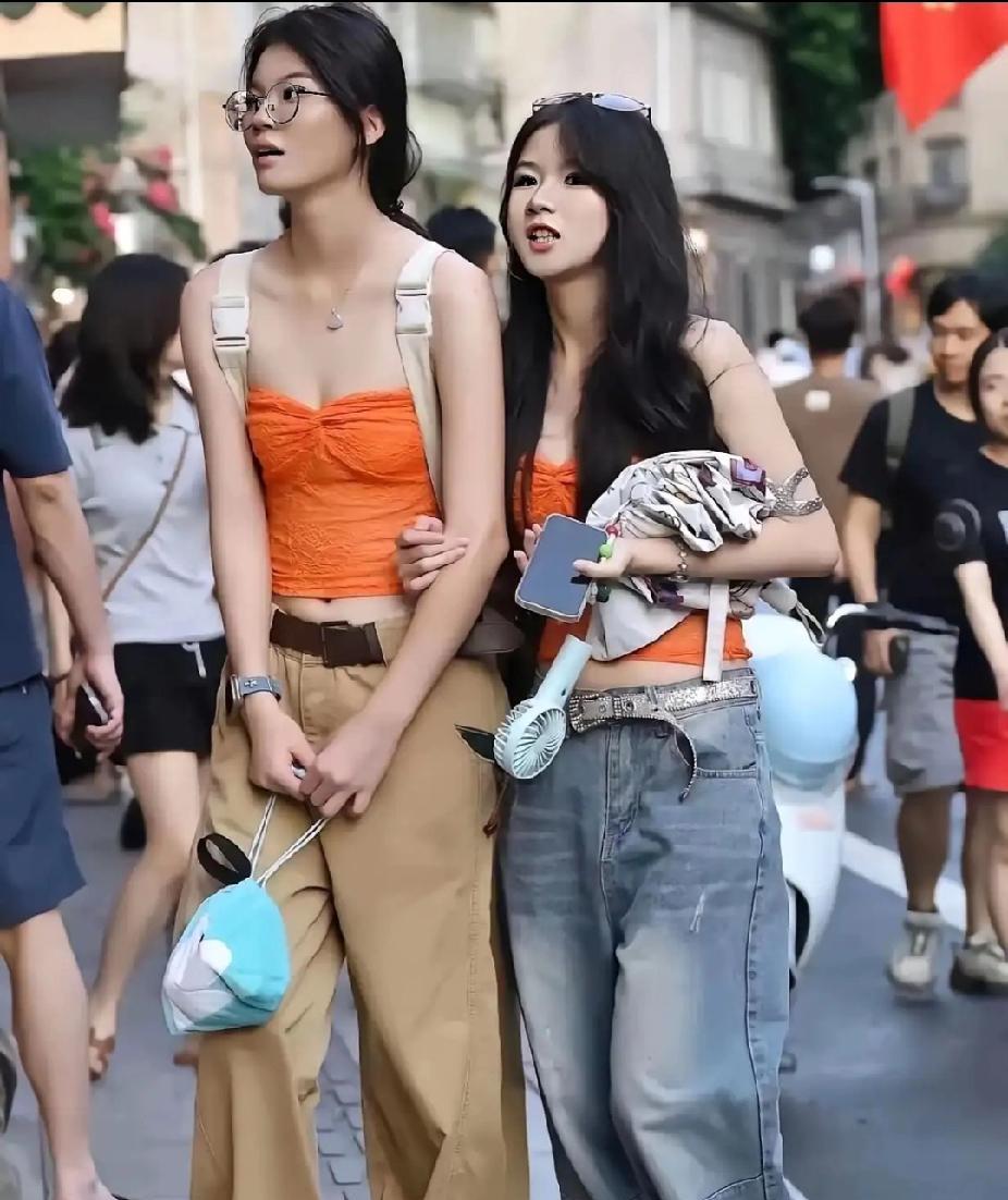 我敢打赌，男人都喜欢右边的