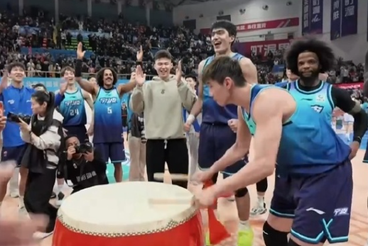 吉林爆冷击败广厦，最开心的居然是广东球迷？！因为广厦输给吉林、山东又栽在天津手里