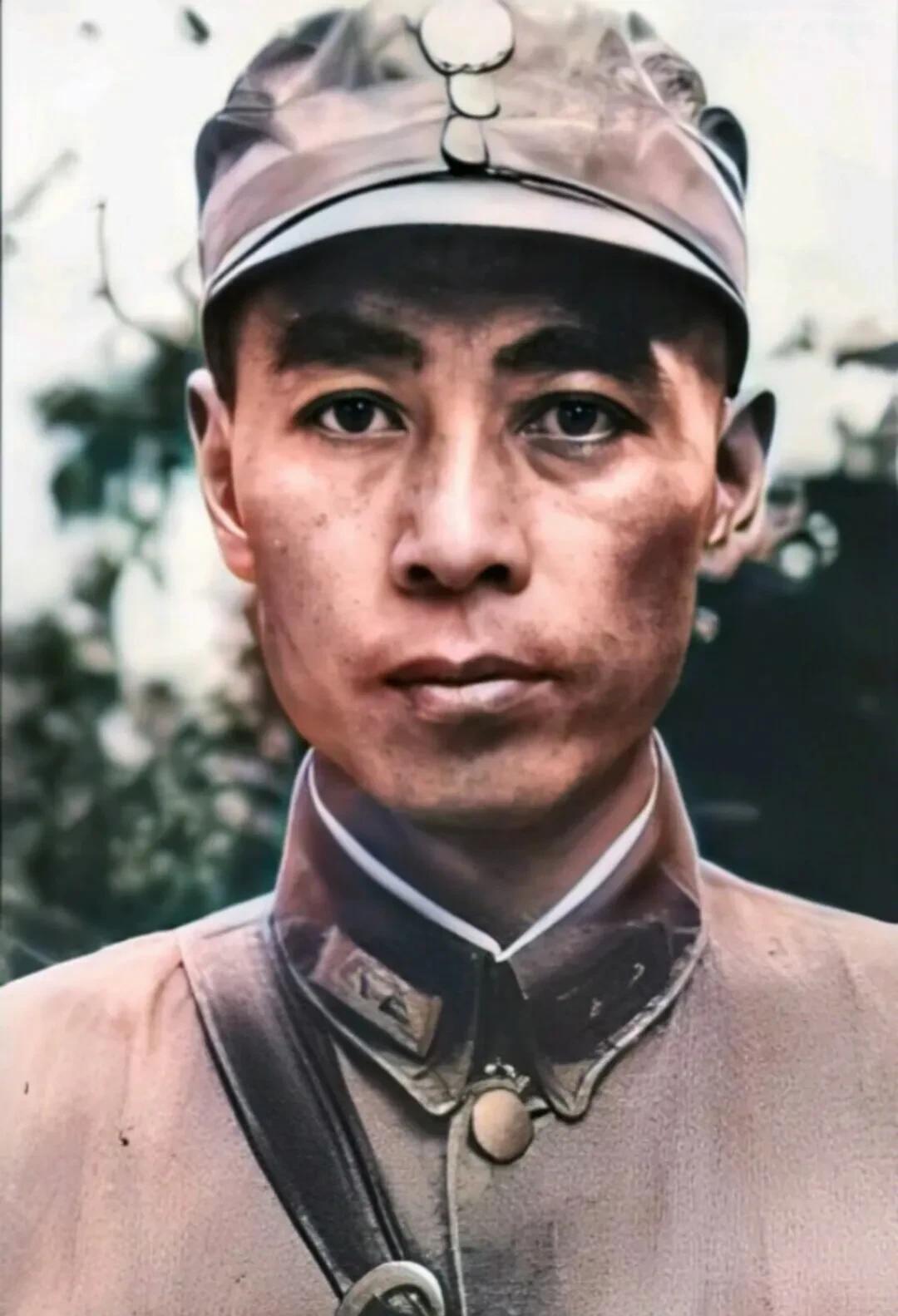 年轻的总理威风凛凛太有气势了，大数据不会随意乱推的。要是恰好刷到，请为伟人献上一
