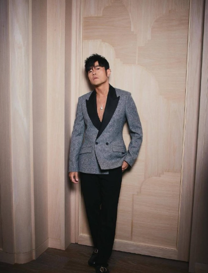 史诗级回忆杀！周董作曲+阿信作词，五大男神合体献唱《恒星不忘》，声线搭配堪称完美