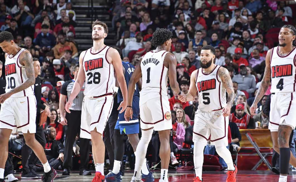 随着火箭加时险胜76人，NBA西部最新排名前八如下