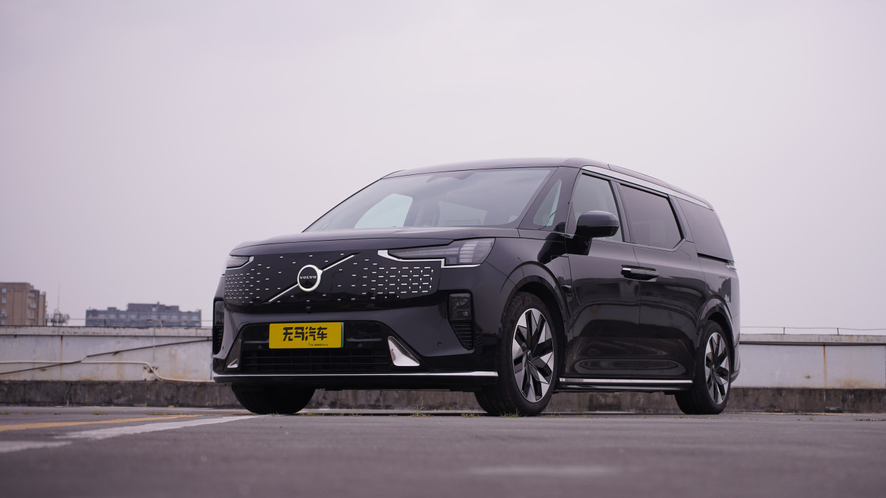 试驾沃尔沃EM90：真能做到埃尔法平替吗？