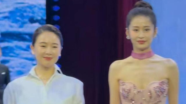 颖儿携新戏《五个失踪的少年》走上红毯，跟着几位主创团队一起，这个团队全是老戏骨