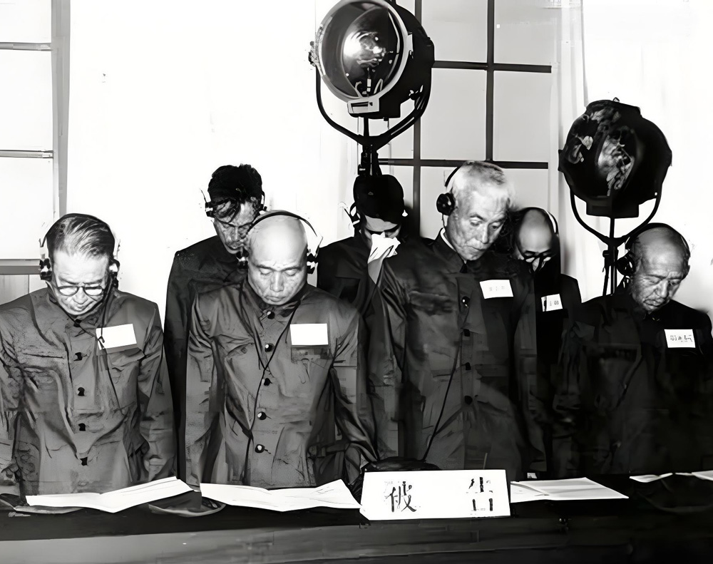 日本投降后，大量销毁罪证，大火足足烧了13天