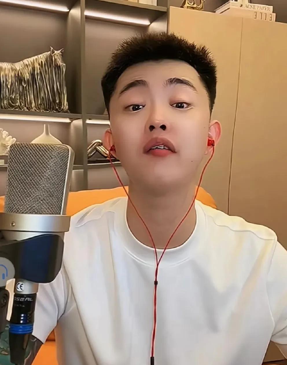 巴扎黑分析吴迪回聊城发展原因！
         巴扎黑分析吴迪回聊城发展说道：
