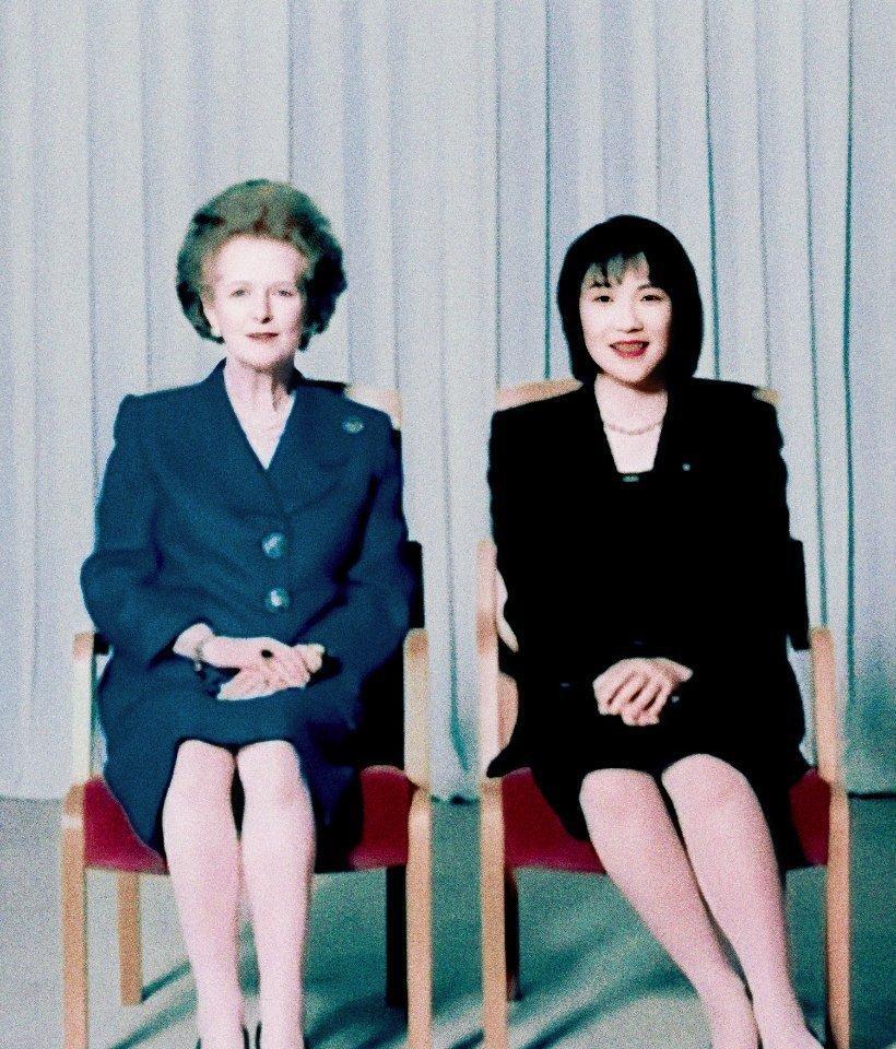 原来年轻的时候，高市早苗也是个大美人。近期，大家纷纷谈论高市早苗的长相，认为其尖