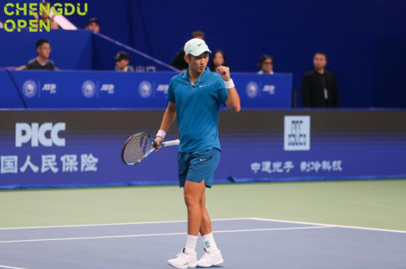 9月17日，网球中国赛季大幕正式拉开，三位出战的中国选手全部获胜，成都站商竣程击