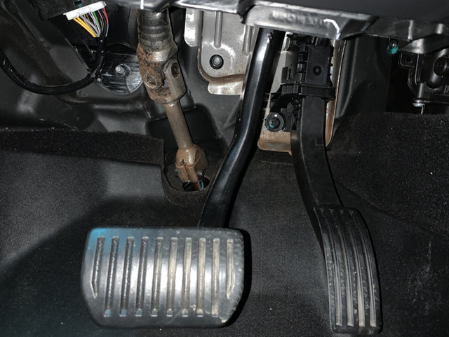 转向柱生锈了
21款，买一年多了，今天发现生锈了，有一样的吗？