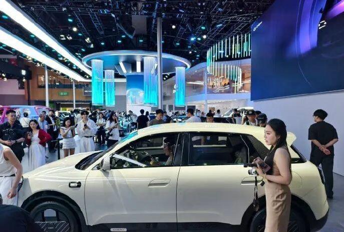 从“快乐平权”到“乐趣共生” 
全新QQ3，快乐登场 
重塑新时代快乐出行方式 