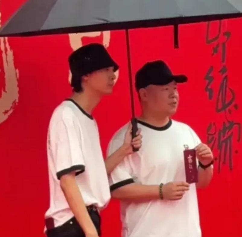 网传岳云鹏成都演唱会9月20日在成都五粮液文化体育中心综合体育馆举办，这是岳云鹏