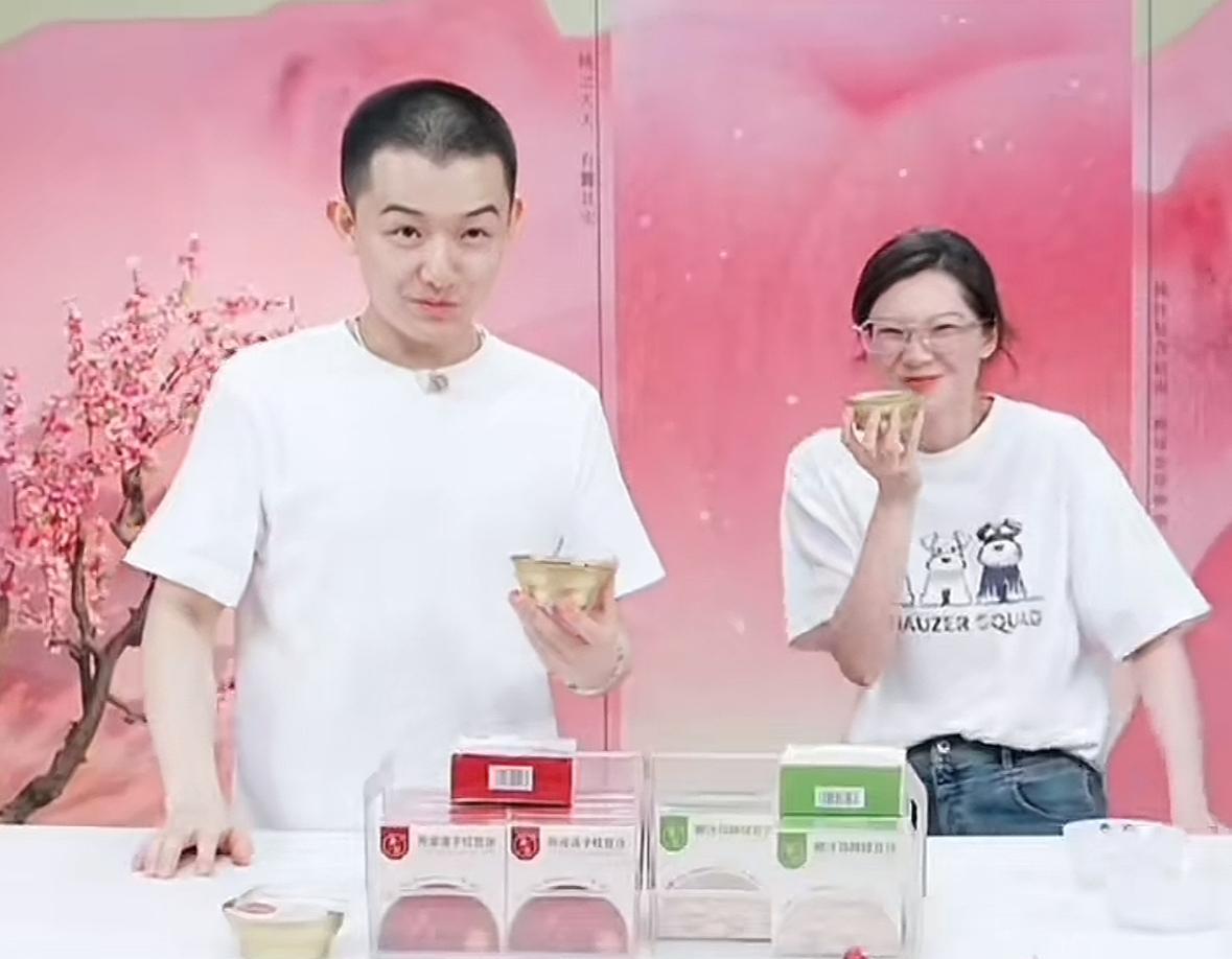 咱就是说兰知春序上点吃的吧，看把盼盼饿的，在兰知春序卖了一晚上裙子、饰品，昨晚1