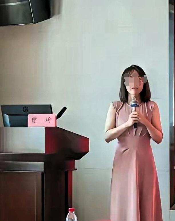 很多人说曾医生可惜了，也有人说只要医术好，我们无需介入她的私生活。但是你想过没，