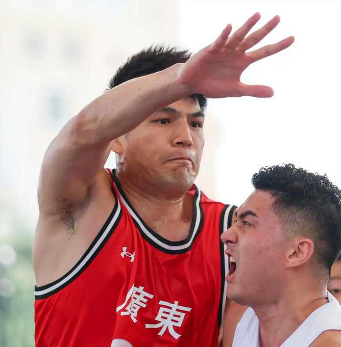 陈国豪助广东队首胜，队友独揽13分，王哲林12+9大胜