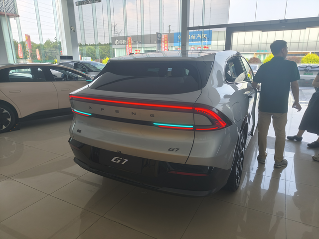 除了丑，别的都没法喷。
从来没考虑过小鹏的车，最开始因为品牌名字难听，但yu7给