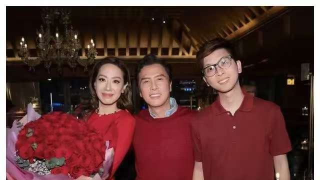 62岁甄子丹首晒大儿子庆生照！前妻孕期拒堕胎，取名“文卓”