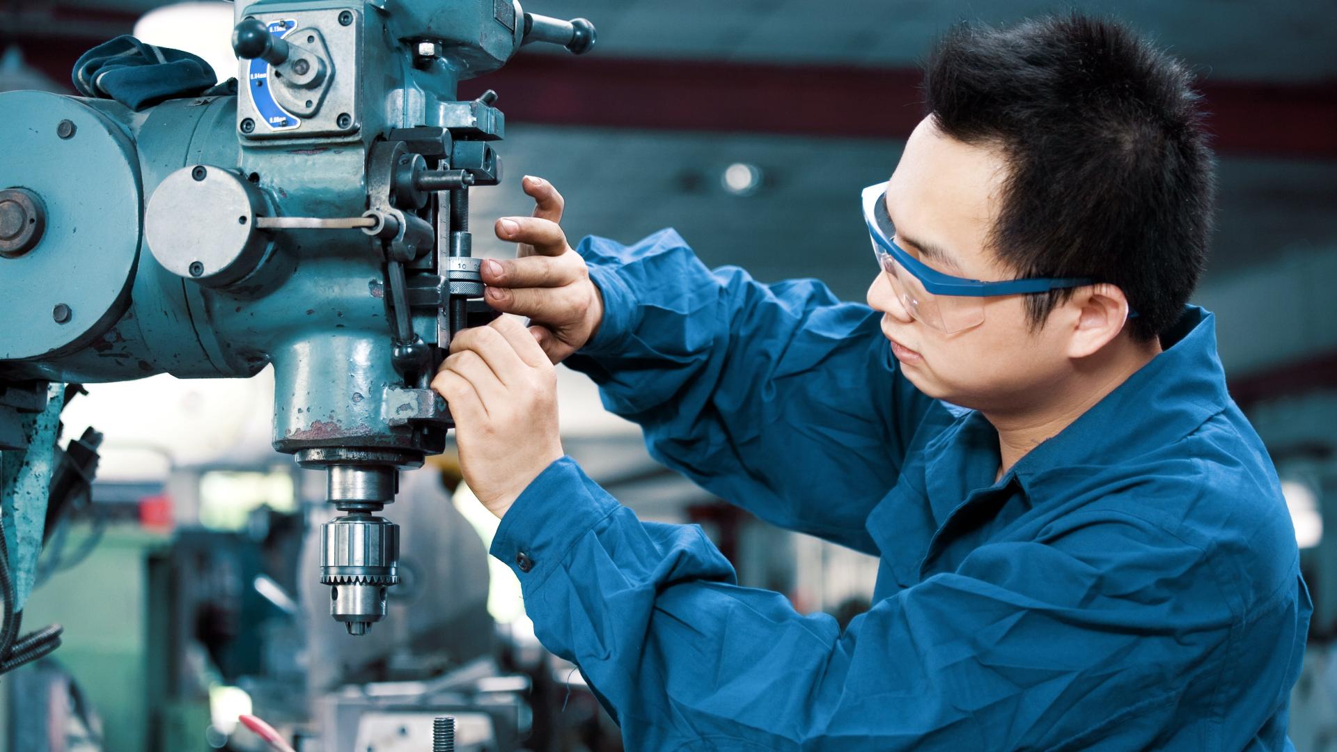 同样的手艺，不同的身价：中国蓝领与海外技工的差距在哪？