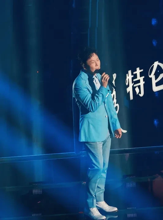 张信哲为何至今单身











天呐！歌神张信哲57岁了居然还没结婚！