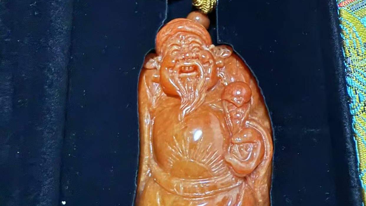 红翡招财仙翁把件：翡色流丹里的财富祈愿与工艺之美