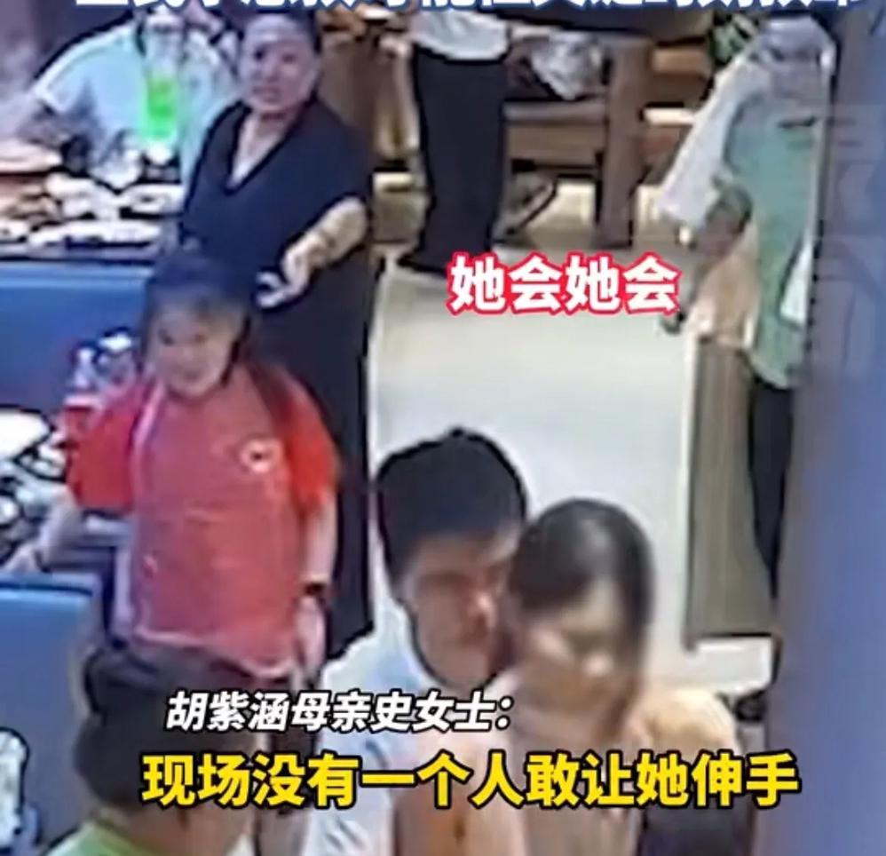 你敢相信吗，一位11岁的女孩用海姆立克急救法救下了一位大人。
这件事几天前发生在