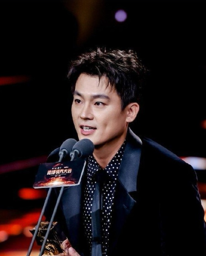 我有预感
欧豪下一个要合作的
可能就是刘亦菲了，不信你看《玉兰花开君再来》男主确