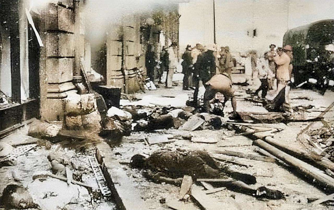 1937年，上海沦陷后，日军在城内实施了有计划的屠杀。这是被日本每日新闻社随军记