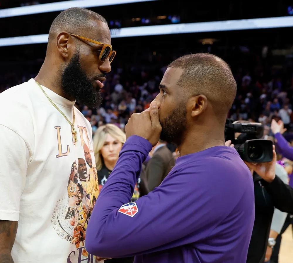 NBA现役球员助攻榜：
1、保罗：12499
2、詹姆斯：11584
3、威少：