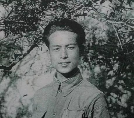汤化达 ，1939年他把家中仅有的一支枪带去，加入了汤曙红领导的八路军