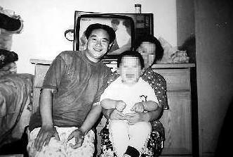 1983年，北京一名18岁少年，因抢了路人1顶帽子被判流氓罪，并处以死缓，他积极