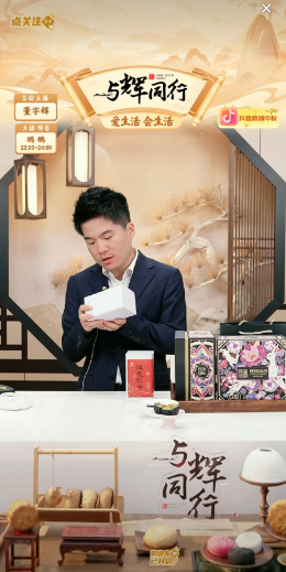 看看，我就知道会是这种情况。
宇辉说定制月饼已经全部卖完了，
如果还有需要的朋友