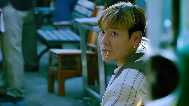 导演只是让他演条狗，他却抢了主角风头，半个娱乐圈为他倾倒