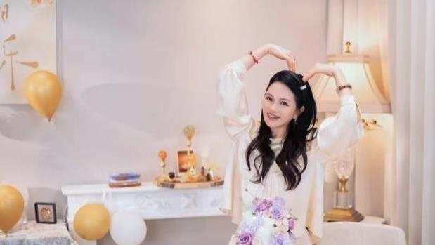 米粒长成小美人，颜值逆天！：伊能静57岁状态绝佳，真的不是吃了防腐剂？，活出自我才是王道！