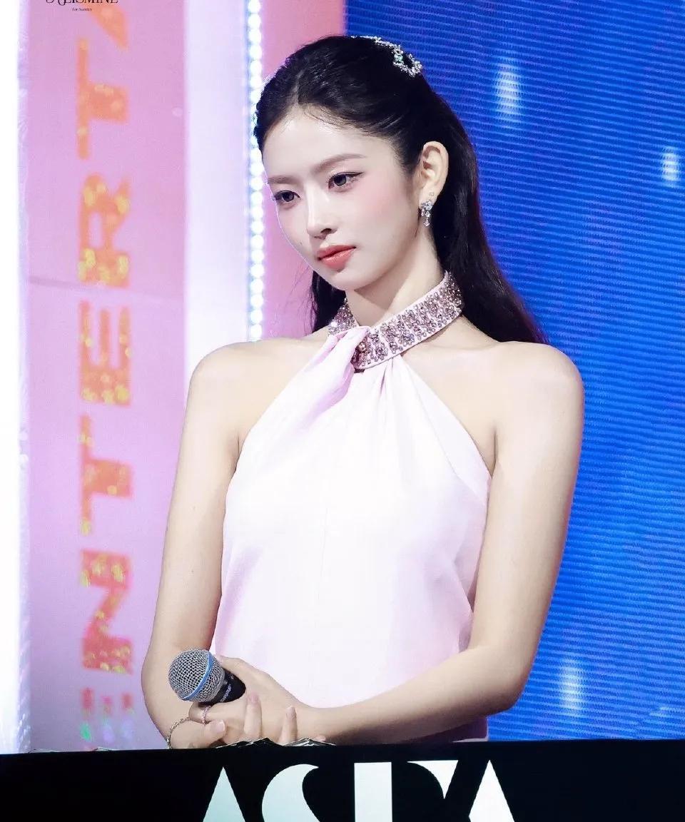 直井怜露额头竟然这么美 完全是门面级的美貌[害羞]