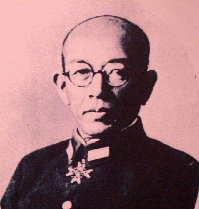 1939年，日军少将中村正雄腹部中弹，正做手术，军医刚切开他肚皮，突然，一枚炮弹