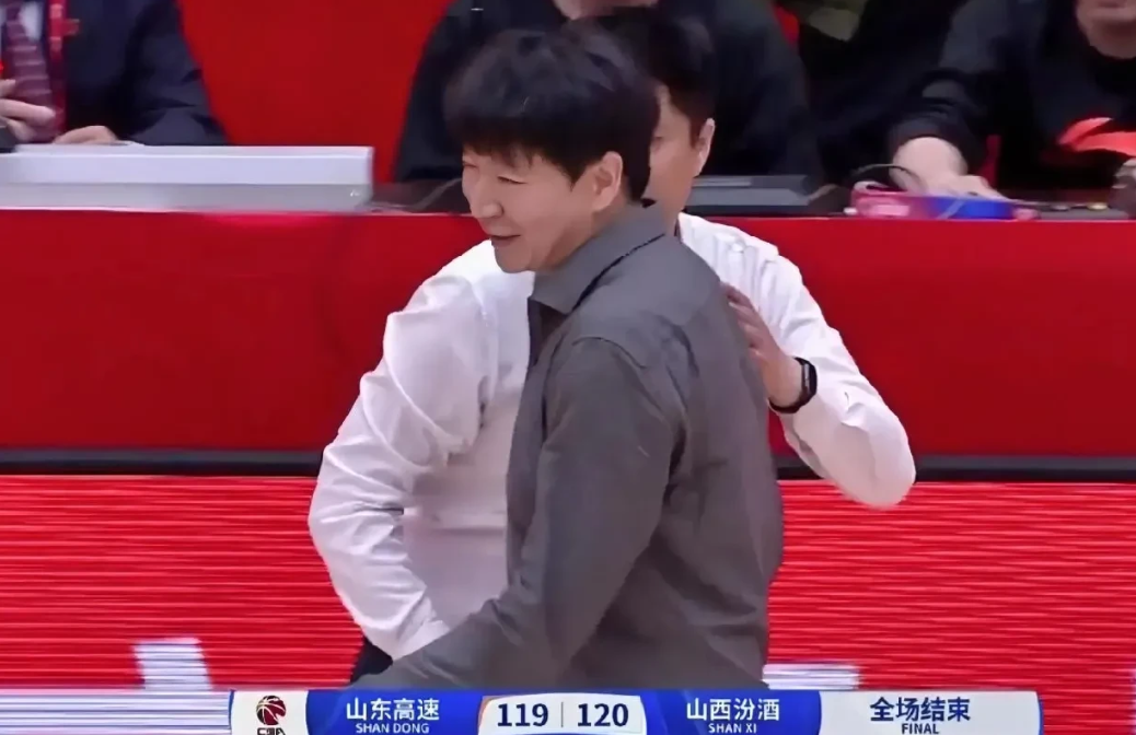 山东队输得太可惜了，这个年轻人他急什么呢。
张宁的反击失败差点就葬送了山西队的最