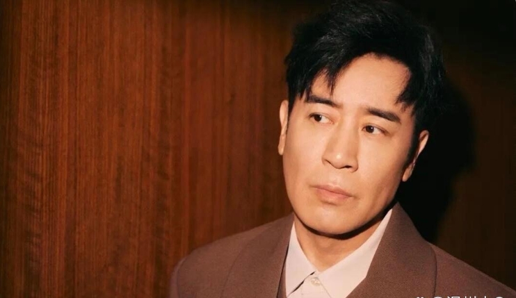 我真的要被笑死了，网友把于和伟P上假发，直接秒变女星佘诗曼。我估计于和伟和佘诗曼