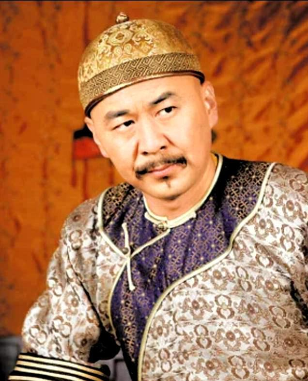 1724年，46岁的雍正翻了48岁齐妃的牌子，太监连忙提醒：“皇上，还有个25岁