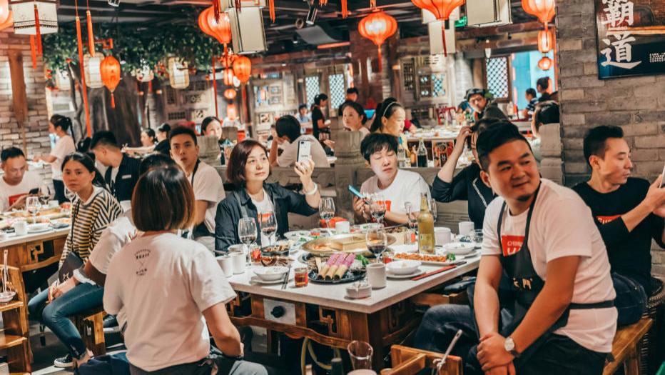 重庆10人聚餐9人开溜，留下的那人后来怎么样了？