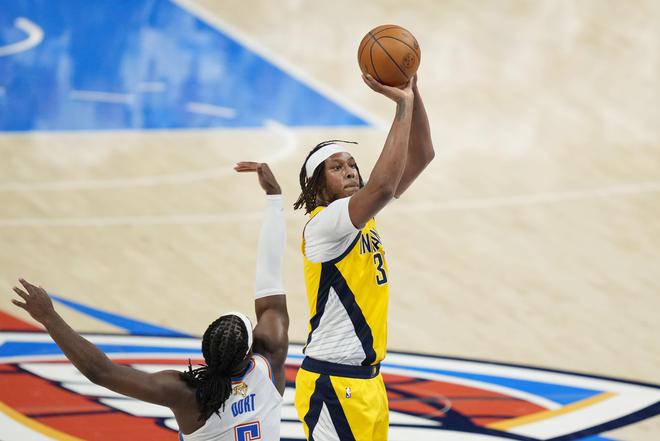 NBA总决赛，步行者首节24-32落后雷霆。
第一节，步行者中锋特纳手感不佳，打