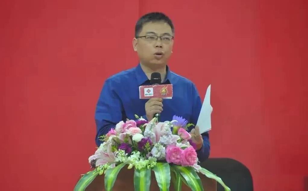 就目前稠州这个球员状态，谁下课也没有用，科尔来了也得打下课，教练战术没有问题，问