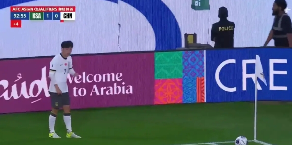 沙特真是太弱了，今天下半场面对10人国足，竟然只进了1个球，补时阶段被国足拿到角
